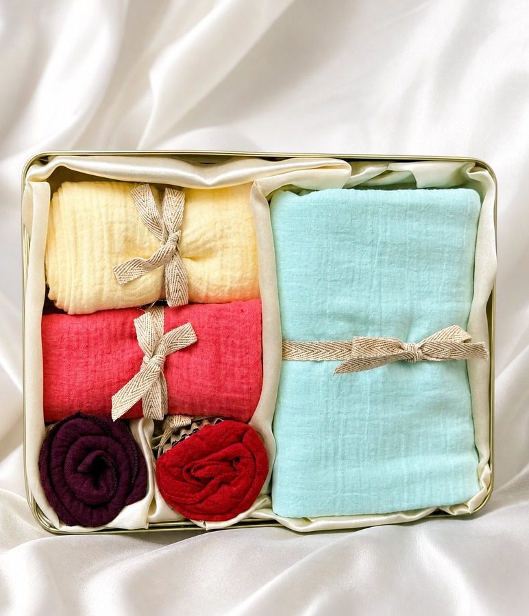 The Crown Case, a White Flowerr keepsake gifting tin