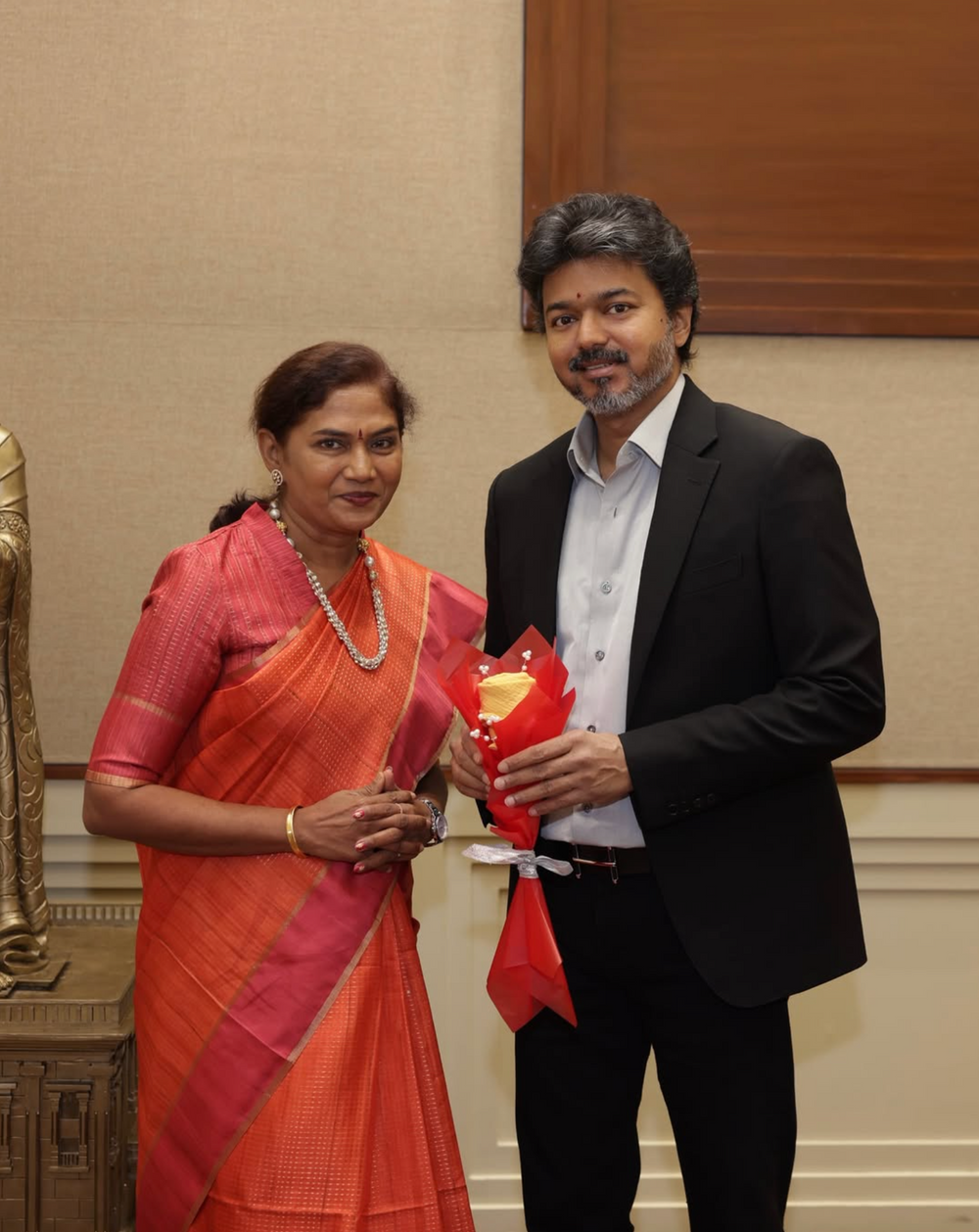 Malar Bouquet presented to CM Vijay