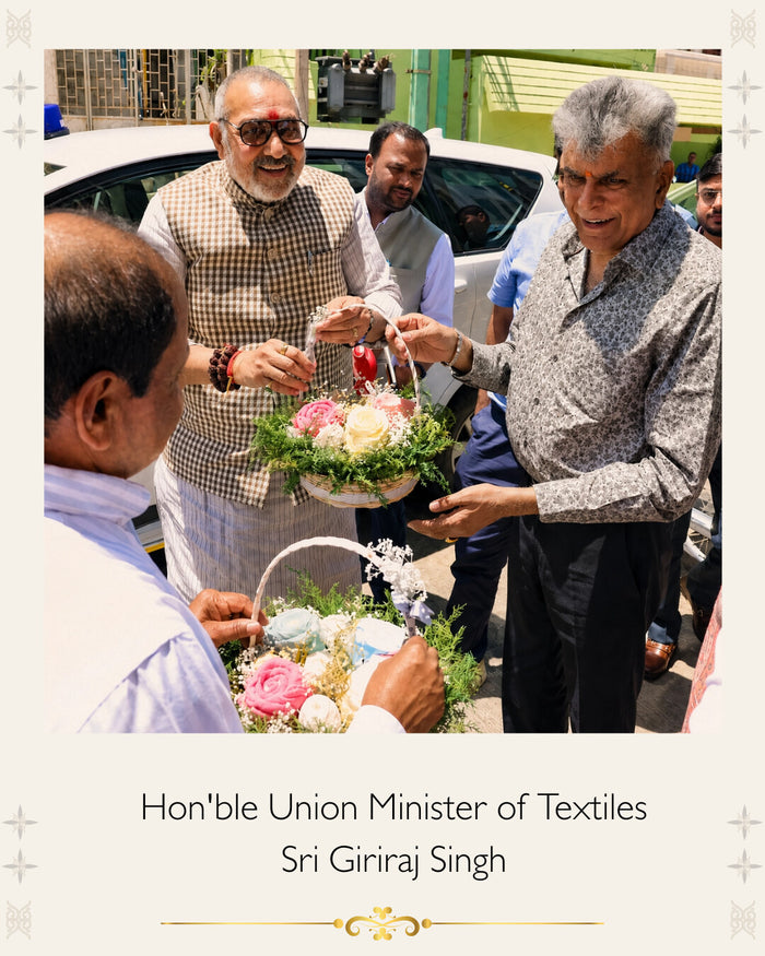 Union Minister Sri Giriraj Singh honoured with a White Flowerr Vastra Maala