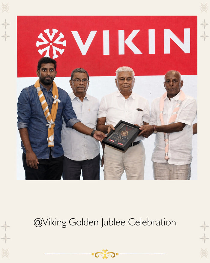 A guest honoured with a White Flowerr Vastra Maala