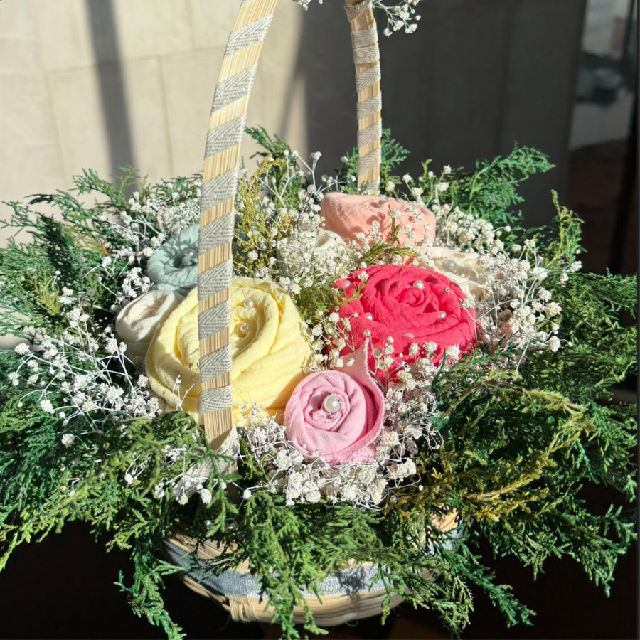 Basket bouquet, White Flowerr customer photo